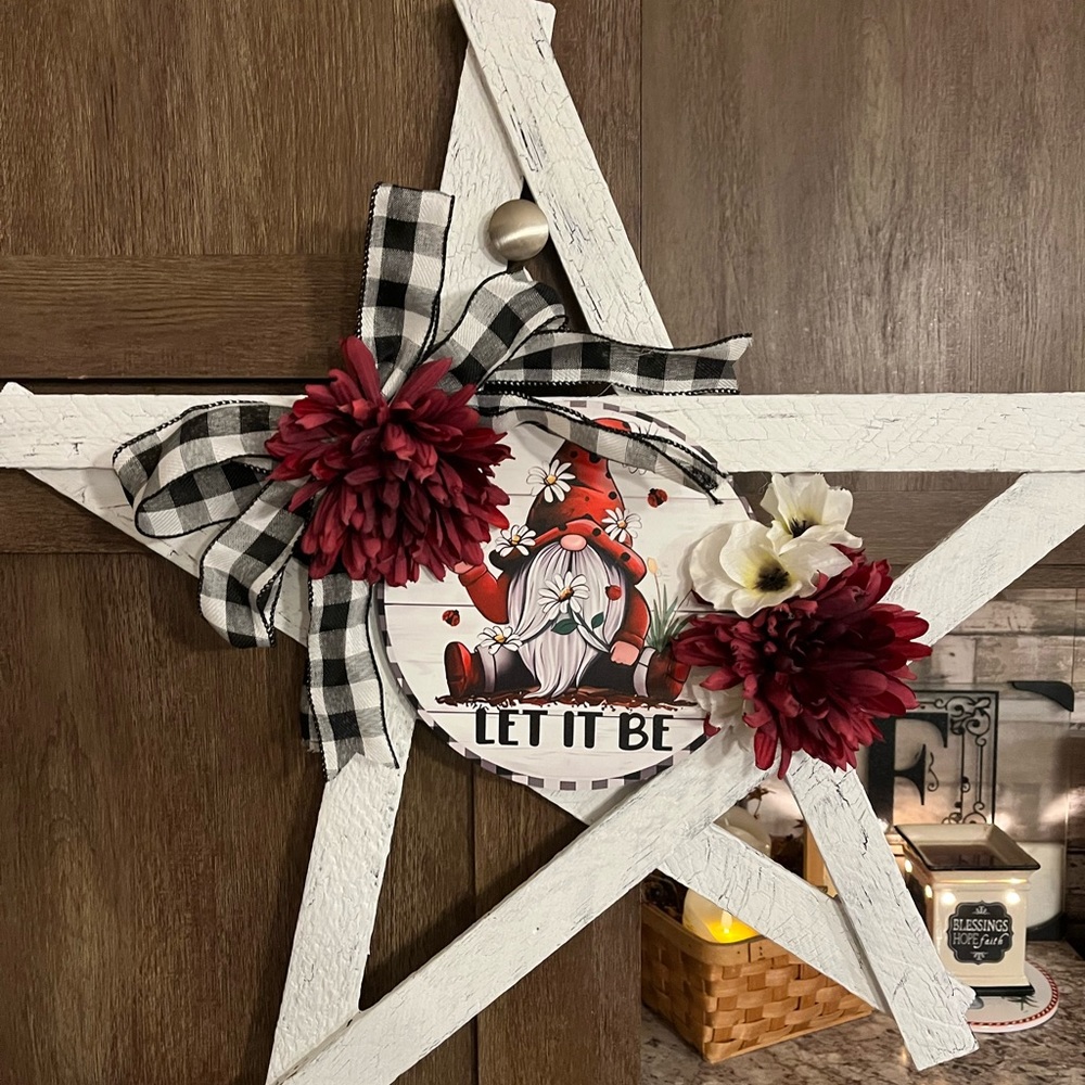 Country star gnome decor